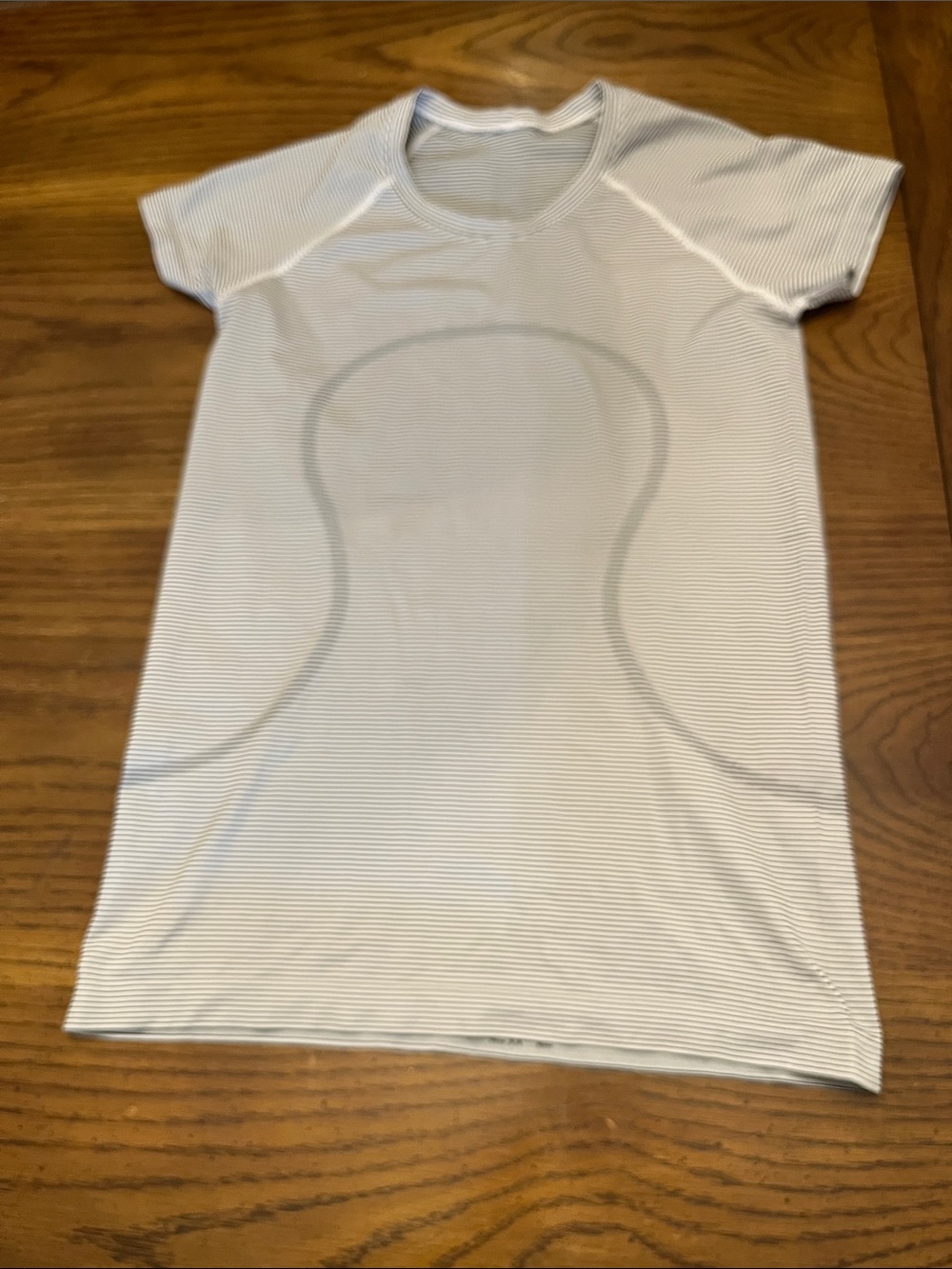 Lululemon Swiftly Tech Short Sleeve 2.0
Tempo in Stripe White/Black, size 8